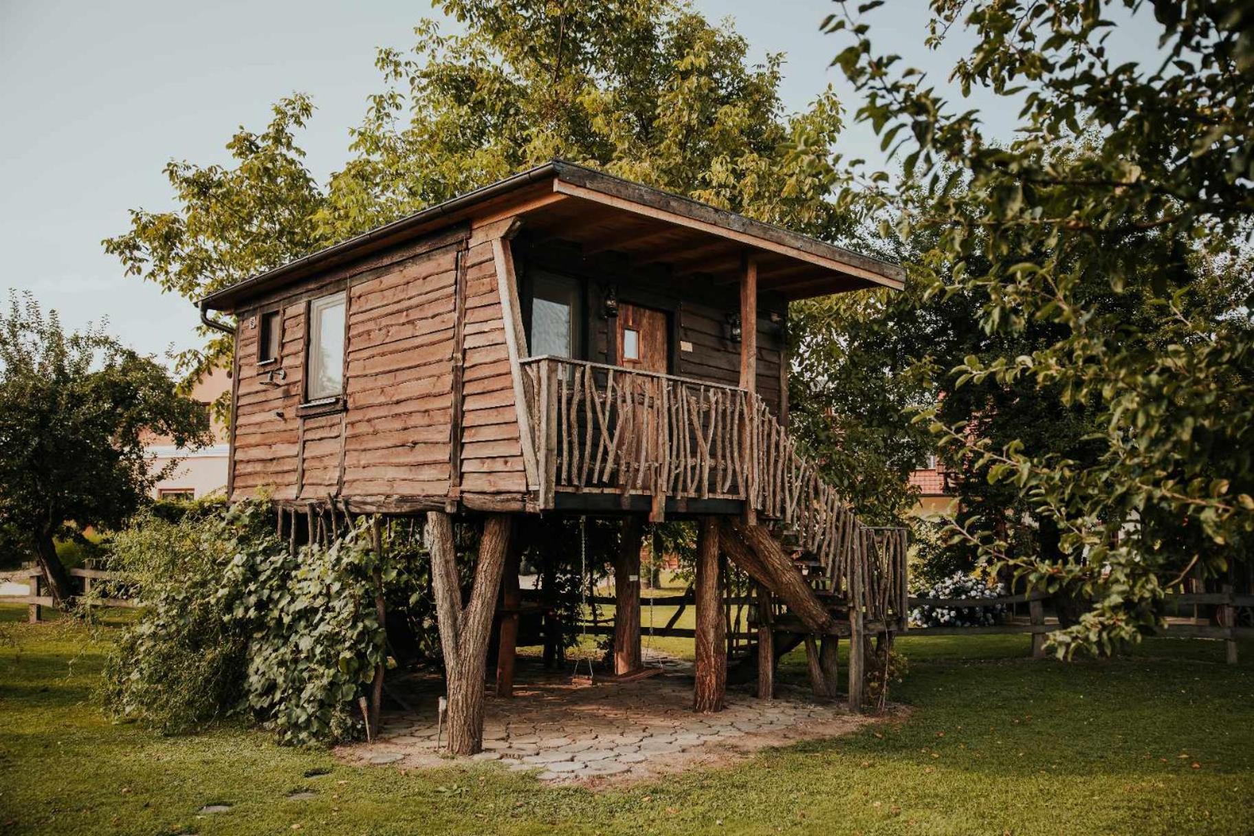 Treehouse Drevesna Hiska Strkovo Gnezdo Ranc Jures 호텔 류토메르 외부 사진